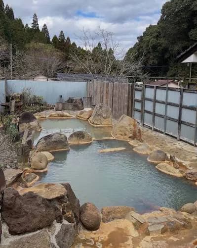 日之出温泉(新川渓谷温泉郷)|霧島市で安く入れる素朴な共同湯